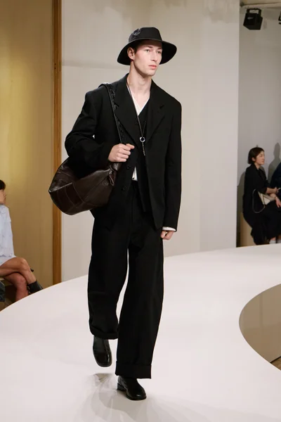 Look 13